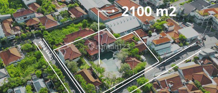 Luxury Villa With 7bedrooms Located In The Prime Of Seminyak Area 1