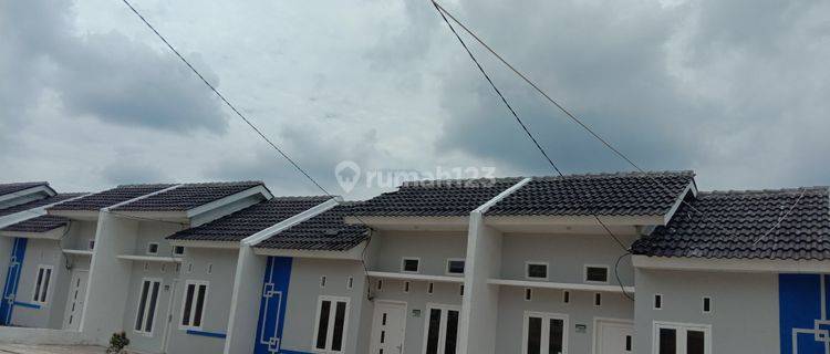 Dekat dengan dengan pasar ,dekat dengan jalan tol,dekat dengan sekolahan sd,smp,sma dekat dengan pabrik 1