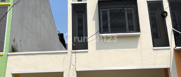 jual ruko 2 lantai TKI 3 bagus full renovated bersih nyaman 1