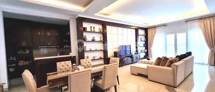 Luxury house with a ready-to-occupy swimming pool in Kemang 1