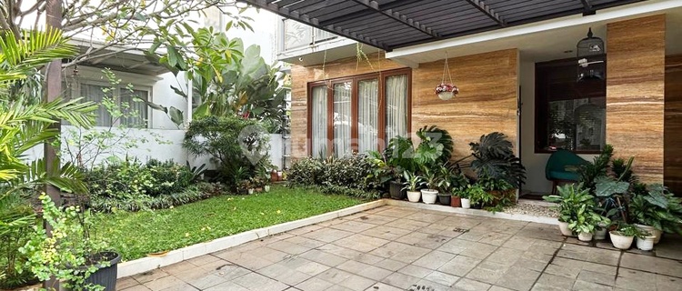 Dijual Cepat Rumah Siap Huni Di Jakarta Selatan. Dalam Private Townhouse Yang Sangat Nyaman Dan Asri Dan Berada Di Lokasi Strategis Dekat Pintu Tol. Bagus 1