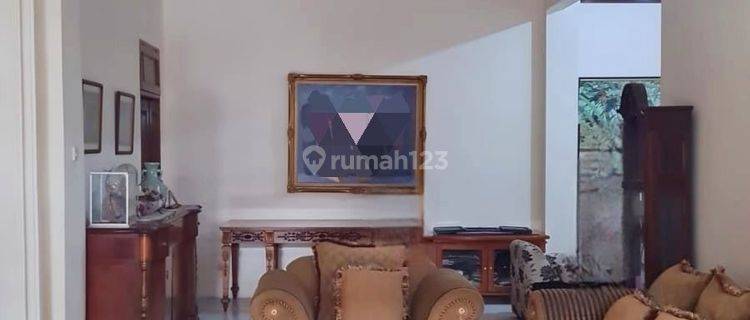 Rumah 2 Lantai di Menteng Jakarta Pusat  1