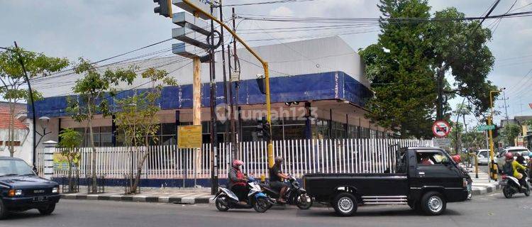 Dijual Bangunan Ex Showroom di Jl Untung Suropati, Bojonegoro  1