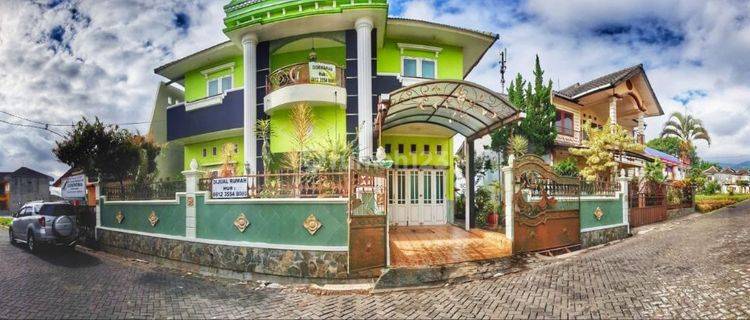 Dijual Rumah Villa 2 Lantai Furnished di Jl Dipenogoro, Batu 1