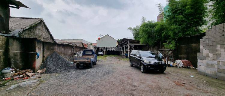 Ruang Usaha Dan Tanah Luas di Moch Tabrani , Bekasi 1