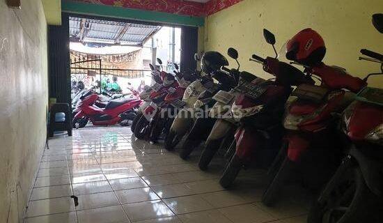 Kantin Dan Parkiran Motor Selangkah Dari Stasiun Bekasi  1