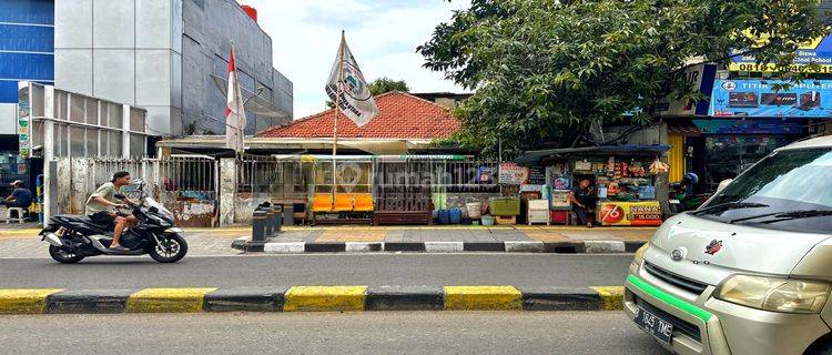 Rumah Tua Pinggir Jalan Tanjung Duren Raya, Jakarta Barat 1