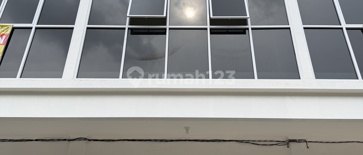 New 3.5-Story Strategic Shop House on Busy Roadside, Tanjung Duren Green Ville, West Jakarta 1