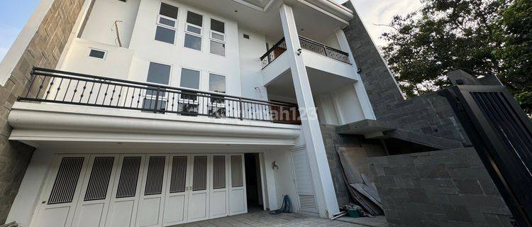 Rumah Baru 4lantai Strategis Puri Indah, Jakarta Barat 1