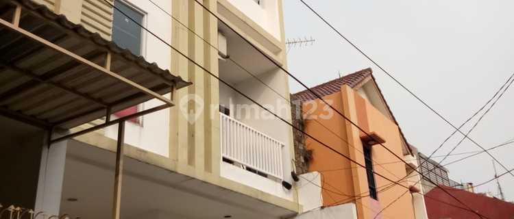 Ready-to-Occupy 3-Story House in Tanjung Duren, West Jakarta 1