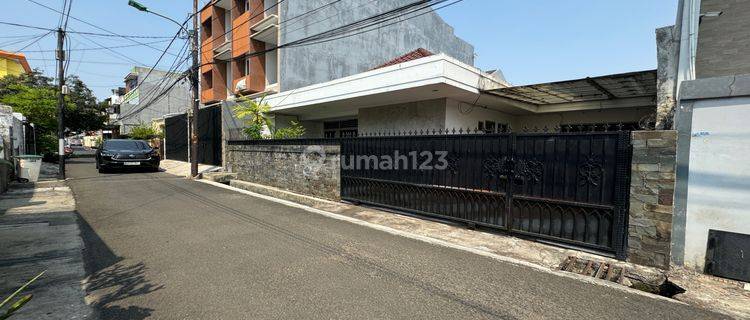 Rumah Lama 1 Lt Bebas Banjir Tomang, Jakarta Barat 1