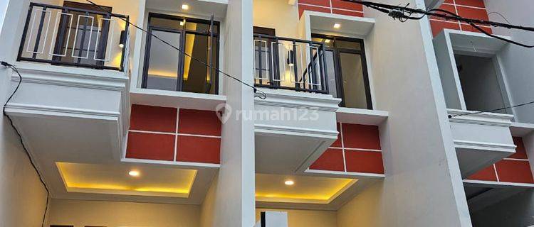 Rumah Baru 3 Lantai 1.89m Row 2 Mobil Taman Ratu, Jakarta Barat 1