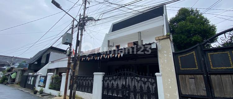 Boarding House for Sale, All Rooms Currently Occupied, Good Area in Tebet. 1