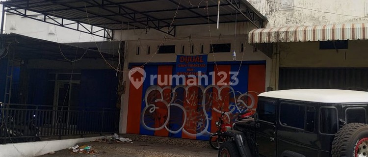 3-Story Shophouse on Banteng Main Road Suitable for Business or Office 1