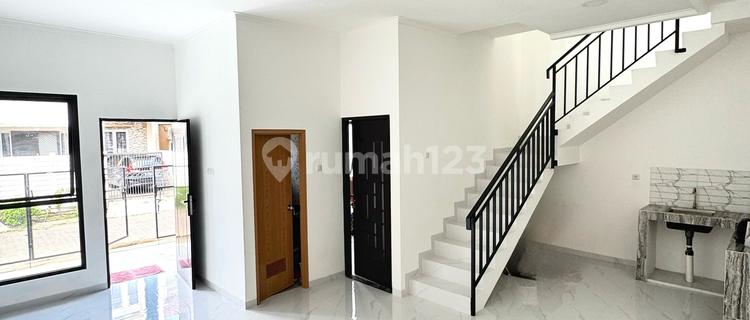 Rumah Cantik 2 Lantai, Siap Huni di Metland 1