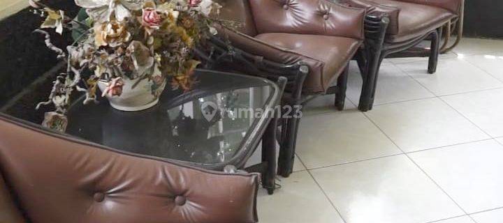 Dijual Rumah Tengah Kota di Wr Supratman, Surabaya 1