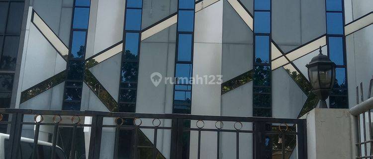 Disewakan Gedung Plus Ruang Serbaguna Full Ac di Pekayon, Bekasi Selatan 1