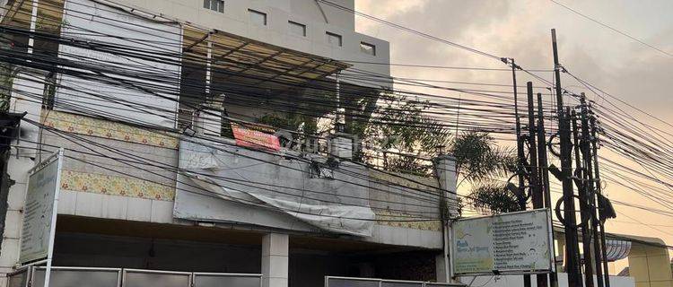 Dijual Rumah Bagus 3,5 Lantai di Jalan Raya Kaliabang Tengah 1