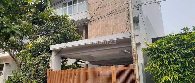 Dijual Rumah Keren 3 Lantai di Perumahan Taman Aries, Jakarta Barat 1