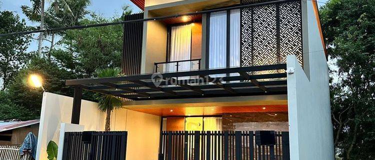 RUMAH MEWAH FULL FURNISH DI WEDOMARTANI SLEMAN DEKAT SD MODEL 1