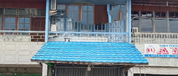 Strategic Shop House Suitable for Various Businesses by the Main Road 1