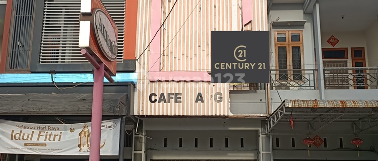 Strategic 2-Story Shophouse on Pemuda Street, Singkawang City Center 1