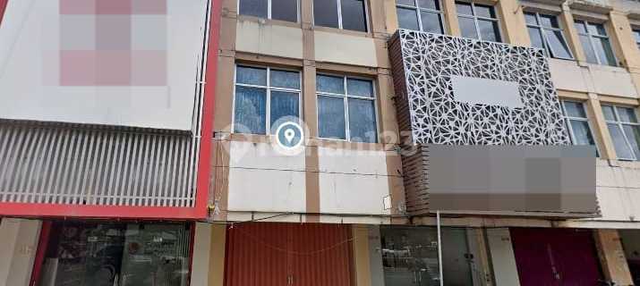 Ready-to-Use Shop House in Megamall Complex A. Yani Pontianak 1