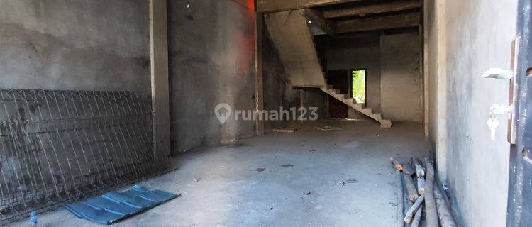 Rumah 2 Lantai Lokasi Strategis Di Jalan BLKI 1