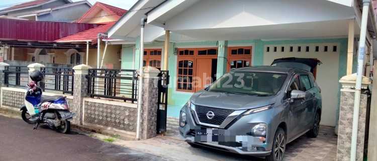 Ready-to-Occupy House on Purnama Street - Pontianak City Center 1