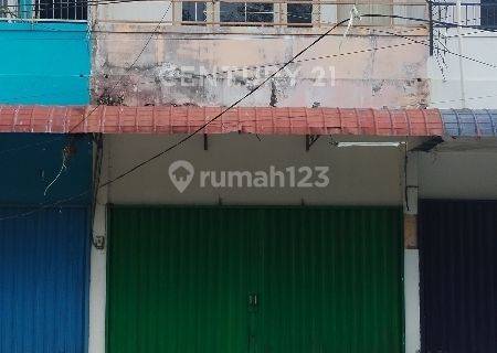 Ruko 2 Lantai Siap Pakai Jl. Komyos Soedarso Area Padat Penduduk 1