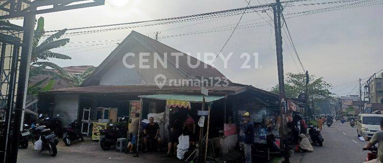 RUMAH DI TEPI JALAN, DI JALAN PUTRI DARA HITAM  1