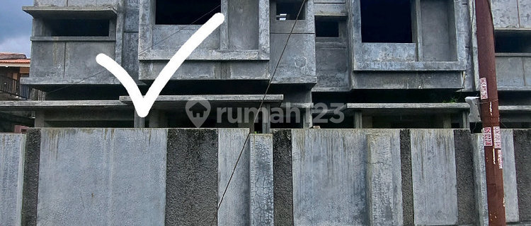 2-Story House with Concrete Foundation on Seram Street, Pontianak 1