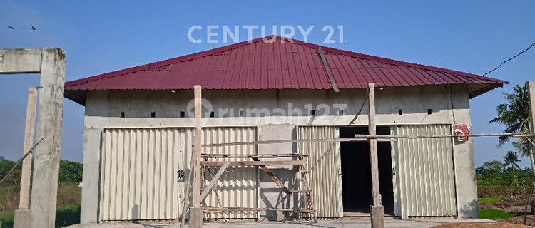 Spacious Shop House with Ample Parking Space for Various Businesses 1