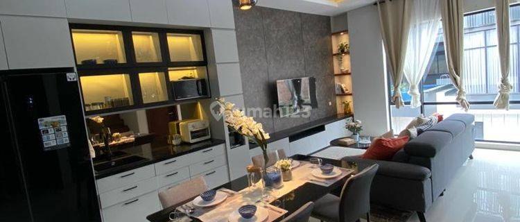 Jual Rumah Setraduta Royal Grande Furnish 1