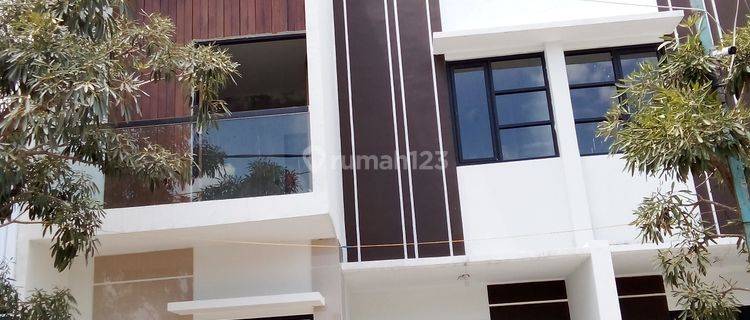 Rumah 2 lantai sayap di Jalan Sukarno Hatta 1