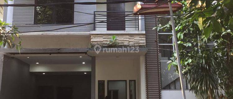 Rumah Minimalis 3 Lantai Bisa Untuk Kantor Di Tebet Lokasi Strategis 1