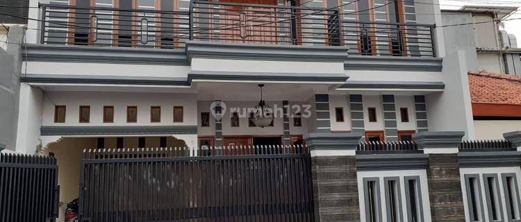 Rumah Minimalis 2 Lantai Bisa Untuk Kantor Di Tebet Lokasi Tenang Dan Strategis  1