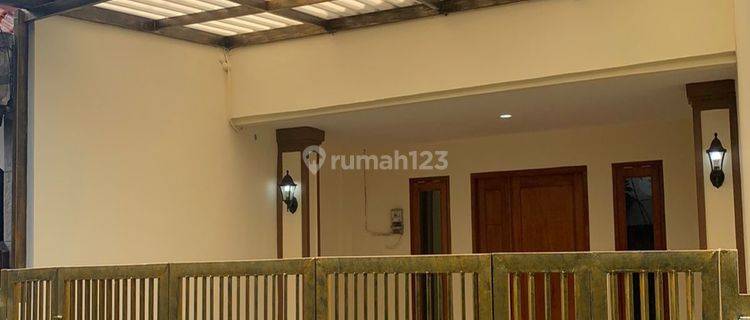 Rumah Minimalis 2 Lantai Semi Furnished Lokasi Strategis Di Tebet 1