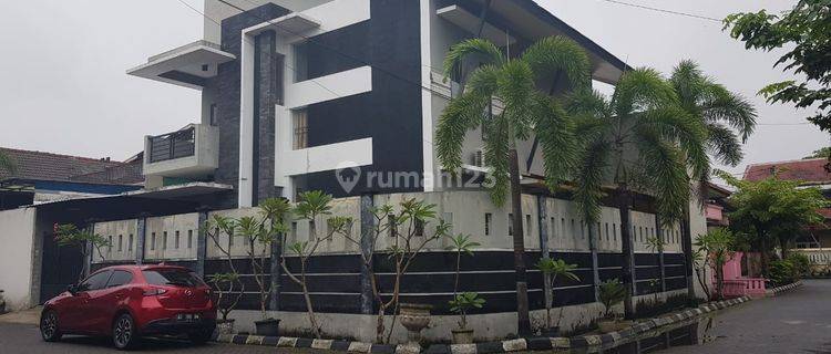 Rumah mewah minimalis dekat solo baru 1