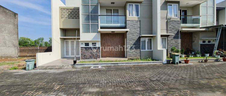 Rumah Bagus Modern 2 Lantai Semi Furnished Di Baturan, Colomadu 1