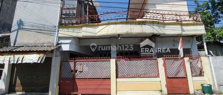 Rumah kos 2 lantai 18 kamar depan kampus UNS solo 1