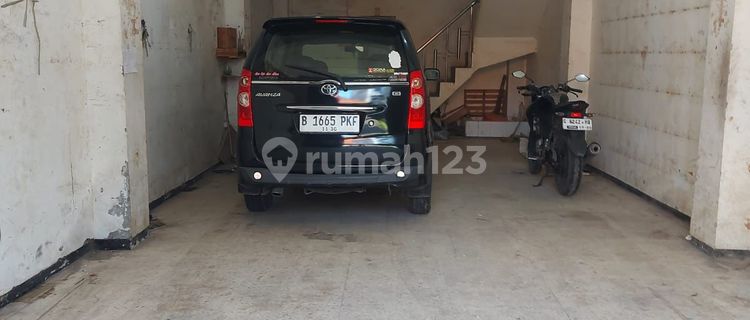 Ruko di Jalan Penghela. 3.5 Lantai. Lokasi Strategis di Area Bisnis. Murah Nego 1