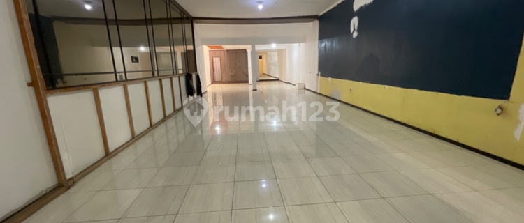 Shop House for Rent, Strategic 1.5 Floors on Main Road Jl. Jendral Sudirman. 1