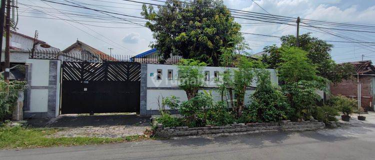 Dijual Rumah Lama Terawat Bagus Tengah Kota Pandaen Lamper 1