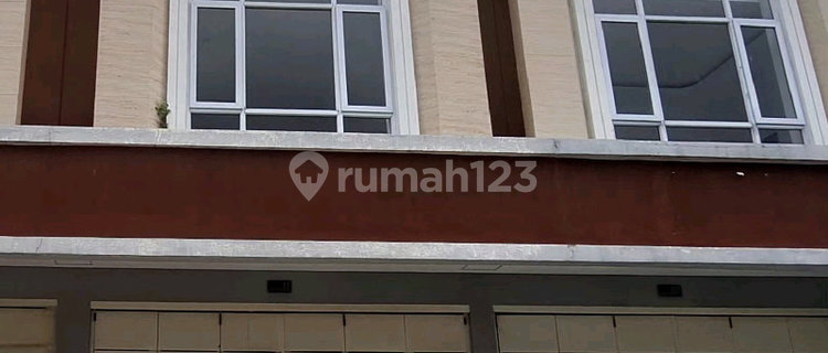 Ruko 3 Lantai. Kondisi Baru, Dekat Pelabuhan Semarang 1