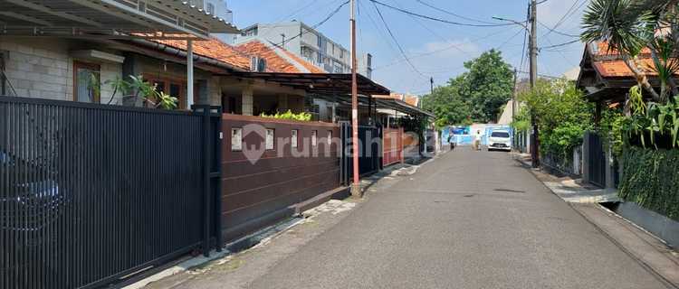 For Sale Old House SHM in Kebon Jeruk 1