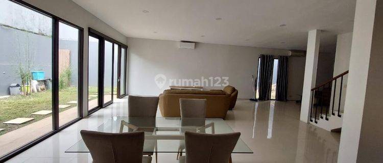 Cool and nice house for rent in Lippo Cikarang, ready to live in. Good price 1