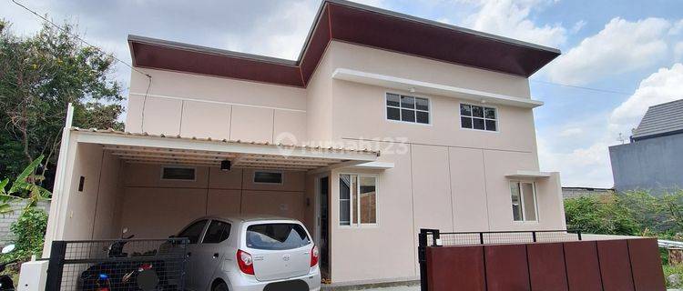 Rumah Bagus Semi Furnished SHM di Ambarketawang, Sleman,  1