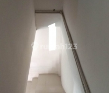 For rent: 2 three-story shop houses in the Tembalang area (A1575) 1