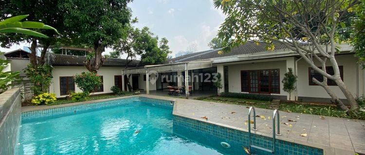 Rumah Dengan Halaman Luas Dan Private Pool Di Area Kuningan 1